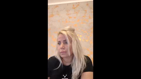 Snapshot of 00yourmilf chatting on 19, 3, 2026 Alma online show from 19, 3, 2026