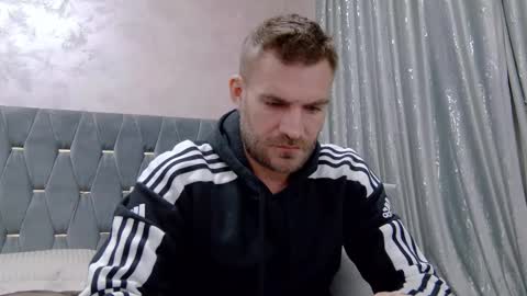 Snapshot of 10in_deluxe chatting on 15, 12, 2025 10in_deluxe online show from 15, 12, 2025