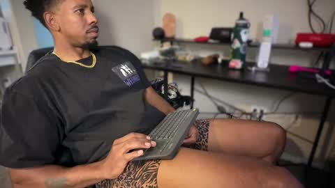 Snapshot of 10inch_gymjunky chatting on 19, 5, 2026 MrSteeleXXX - snapchat online show from 19, 5, 2026