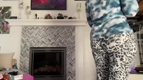 Aurora Willows online show from 6, 3, 2025