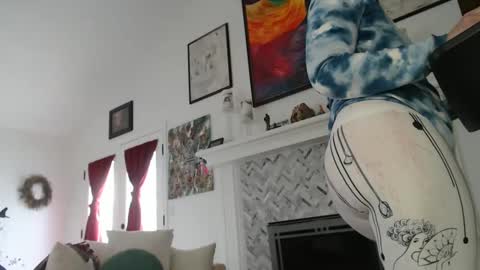 Aurora Willows online show from 12, 3, 2025