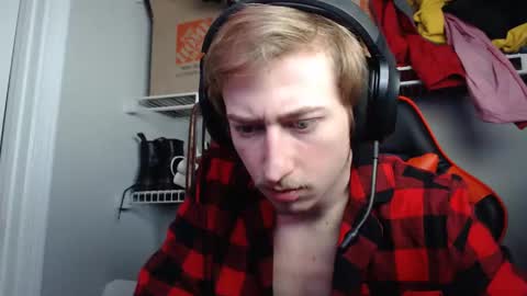 Snapshot of 18str8igcock chatting on 12, 1, 2025 18str8igcock online show from 12, 1, 2025