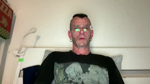 Snapshot of 1_hot_minute chatting on 14, 5, 2026 J online show from 14, 5, 2026