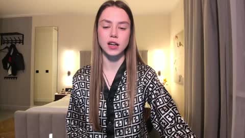 Lily 3 online show from 13, 12, 2024