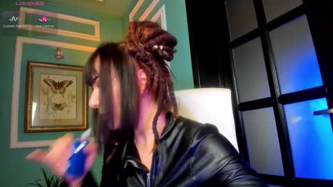 Moona  online show from 1, 10, 2025