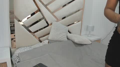 Snapshot of 1naughty_milf chatting on 1, 2, 2025 Luisa online show from 1, 2, 2025