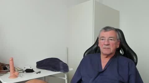 Snapshot of 200gentleman chatting on 5, 1, 2025 Henk online show from 5, 1, 2025