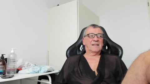 Snapshot of 200gentleman chatting on 17, 1, 2025 Henk online show from 17, 1, 2025