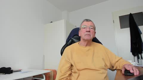 Snapshot of 200gentleman chatting on 30, 1, 2025 Henk online show from 30, 1, 2025