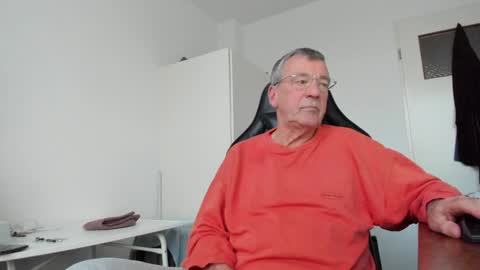 Snapshot of 200gentleman chatting on 6, 2, 2025 Henk online show from 6, 2, 2025