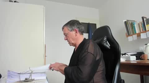 Snapshot of 200gentleman chatting on 27, 2, 2025 Henk online show from 27, 2, 2025