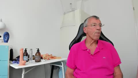 Snapshot of 200gentleman chatting on 11, 9, 2025 Henk online show from 11, 9, 2025