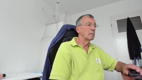 Snapshot of 200gentleman chatting on 16, 9, 2025 Henk online show from 16, 9, 2025