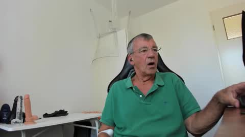 Snapshot of 200gentleman chatting on 24, 9, 2025 Henk online show from 24, 9, 2025