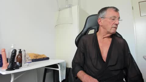 Snapshot of 200gentleman chatting on 30, 9, 2025 Henk online show from 30, 9, 2025