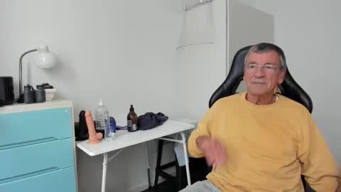 Snapshot of 200gentleman chatting on 7, 10, 2025 Henk online show from 7, 10, 2025