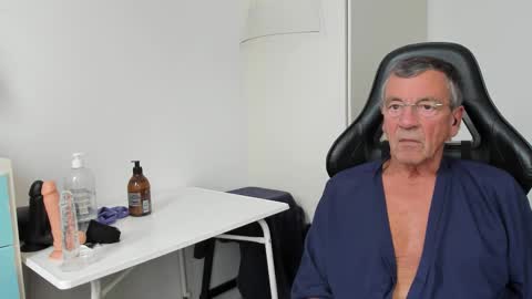 Snapshot of 200gentleman chatting on 11, 10, 2025 Henk online show from 11, 10, 2025