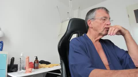 Snapshot of 200gentleman chatting on 12, 10, 2025 Henk online show from 12, 10, 2025