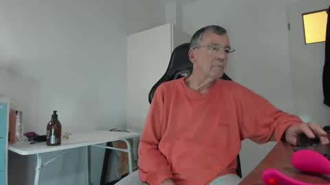 Snapshot of 200gentleman chatting on 2, 11, 2025 Henk online show from 2, 11, 2025