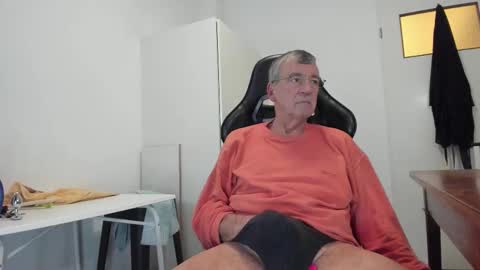 Snapshot of 200gentleman chatting on 13, 11, 2025 Henk online show from 13, 11, 2025