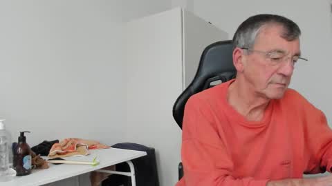 Snapshot of 200gentleman chatting on 1, 12, 2025 Henk online show from 1, 12, 2025