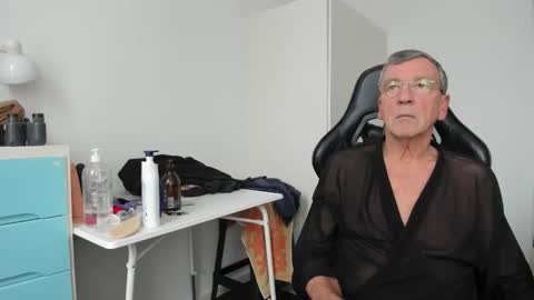 Snapshot of 200gentleman chatting on 14, 12, 2025 Henk online show from 14, 12, 2025