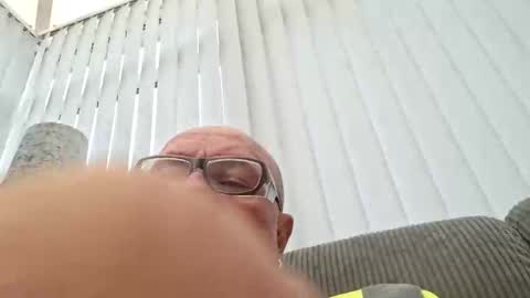 Snapshot of 211scudder chatting on 14, 10, 2025 211skoosh online show from 14, 10, 2025