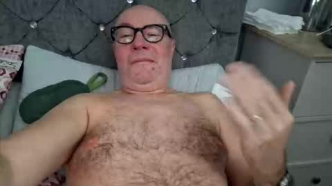 Snapshot of 211scudder chatting on 14, 12, 2025 211skoosh online show from 14, 12, 2025