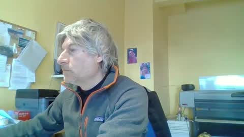 Snapshot of 22esserre chatting on 7, 1, 2025 22esserre online show from 7, 1, 2025
