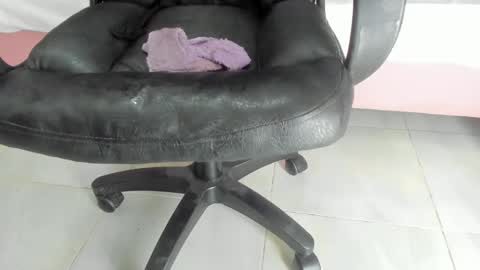 Isabella online show from 6, 3, 2025