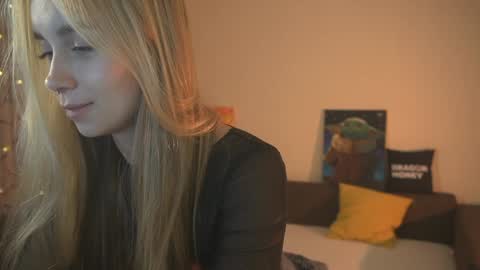 Elley  online show from 24, 12, 2024