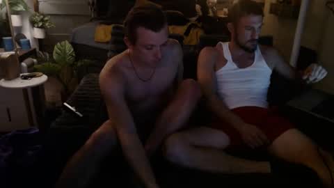 Snapshot of 2hungrichards23 chatting on 11, 9, 2025 2hungrichards23 online show from 11, 9, 2025