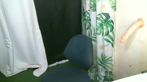 Snapshot of 2mella_reload chatting on 21, 9, 2025 MEL online show from 21, 9, 2025