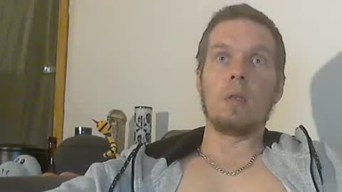 2small4you83 online show from 18, 12, 2024