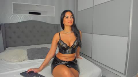 Adelle online show from 4, 12, 2024