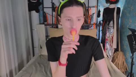 Snapshot of _adrian_the_one chatting on 2, 11, 2025 adrian online show from 2, 11, 2025