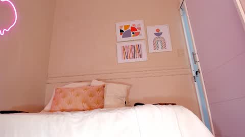 Snapshot of _aleja_x chatting on 18, 9, 2025 _aleja_x online show from 18, 9, 2025