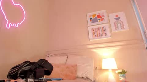 Snapshot of _aleja_x chatting on 8, 10, 2025 _aleja_x online show from 8, 10, 2025