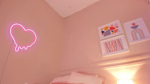 Snapshot of _aleja_x chatting on 9, 10, 2025 _aleja_x online show from 9, 10, 2025