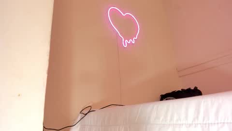 Snapshot of _aleja_x chatting on 14, 10, 2025 _aleja_x online show from 14, 10, 2025