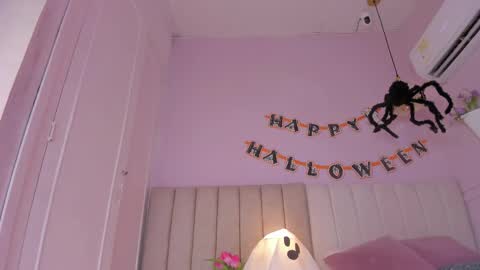 Snapshot of _aleja_x chatting on 31, 10, 2025 _aleja_x online show from 31, 10, 2025