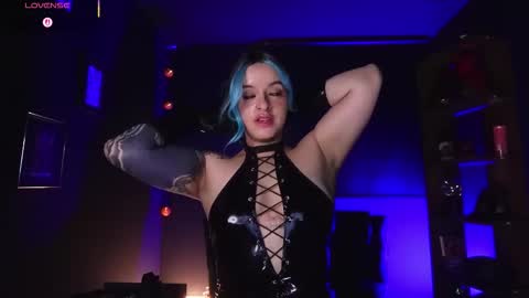 Snapshot of _alice_d chatting on 3, 11, 2025 Miss Alice My internet sucks these days see you soon online show from 3, 11, 2025