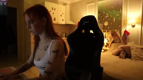 Snapshot of _alice_meyss_ chatting on 14, 12, 2025 _alice_meyss_ online show from 14, 12, 2025