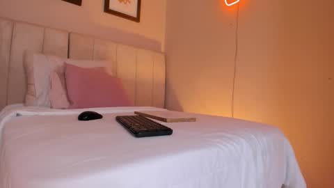 Hii I m Alison   online show from 14, 10, 2025