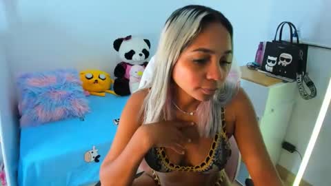 Snapshot of _analia chatting on 11, 12, 2024 Analia online show from 11, 12, 2024