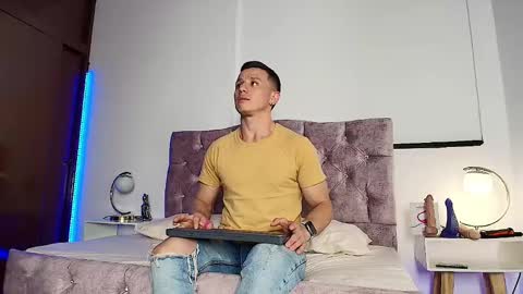 Snapshot of _andrewfalcon2 chatting on 17, 1, 2025 _andrewfalcon2 online show from 17, 1, 2025