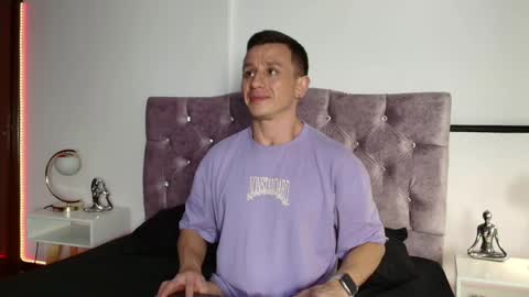 Snapshot of _andrewfalcon2 chatting on 22, 1, 2025 _andrewfalcon2 online show from 22, 1, 2025