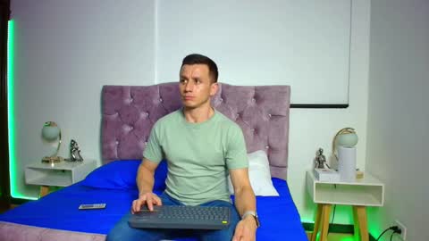 Snapshot of _andrewfalcon2 chatting on 24, 1, 2025 _andrewfalcon2 online show from 24, 1, 2025