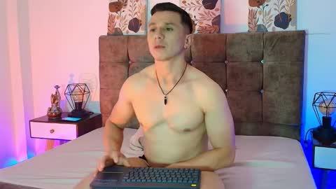 Snapshot of _andrewfalcon2 chatting on 24, 9, 2025 _andrewfalcon2 online show from 24, 9, 2025