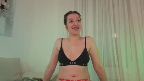 Snapshot of _annieone chatting on 19, 12, 2025 Anna online show from 19, 12, 2025